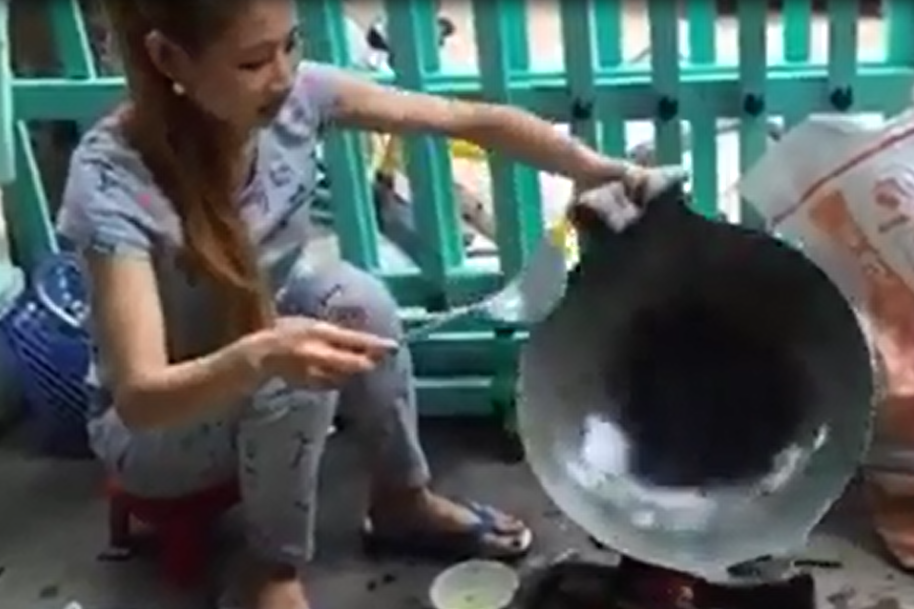 Clip DJ Oxy lam banh xeo hinh anh