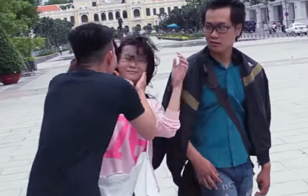 Au da, bo chay khi bi nguoi la 'cuong hon' hinh anh
