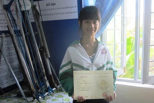 Hoc sinh lop 9 sang tao may nho san giup nong dan hinh anh