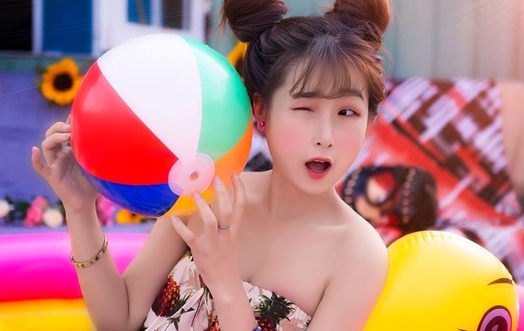 9X Sai Gon noi tieng mang nho clip cover, bieu cam dang yeu hinh anh