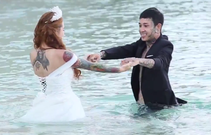 Clip tinh yeu lang man cua cap doi xam tro 9X hinh anh