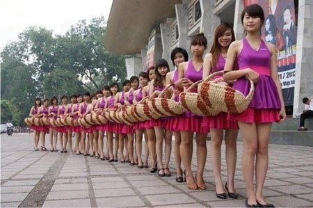 PG ngat xiu, bong rat khap nguoi duoi cai nang 40 do C hinh anh