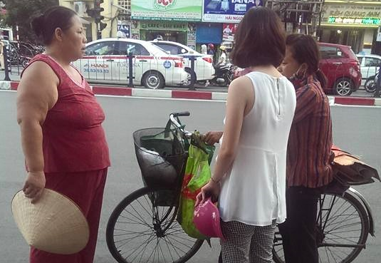 Chuyen lo than cu va 3 nguoi dan ba khien dan mang suy ngam hinh anh