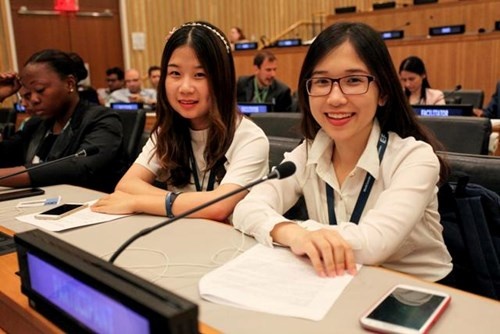 Giay phut gap Tong thu ky Ban ki Moon cua co gai Viet hinh anh