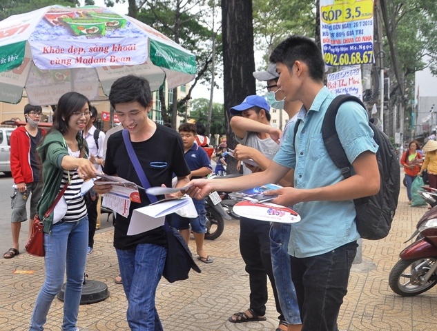 Truong dai hoc 'tung chieu' hut thi sinh hinh anh