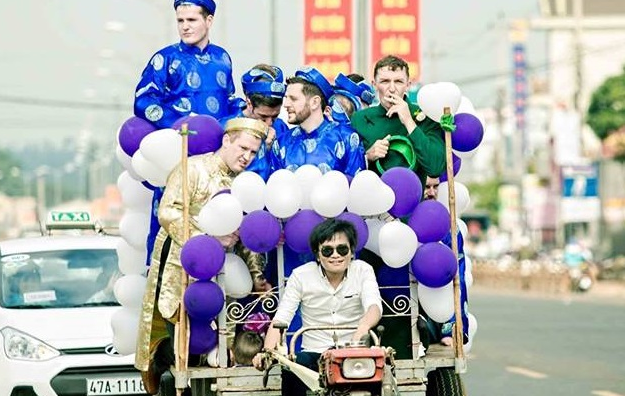 30/7: Anh chu re di xe cong nong, chu cho bat hanh gay chu y hinh anh