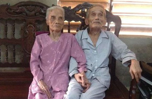 Anh cap vo chong lon tuoi nhat Viet Nam hut 220.000 like hinh anh