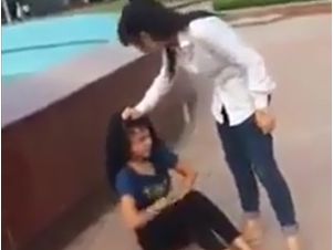 Cong dong mang 26/8: Nu sinh Thanh Hoa bi danh hoi dong hinh anh