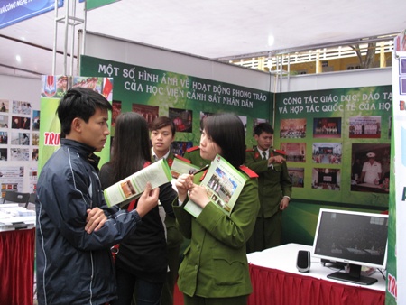 Diem chuan CD, TCCN khoi truong cong an du kien cao ngat hinh anh