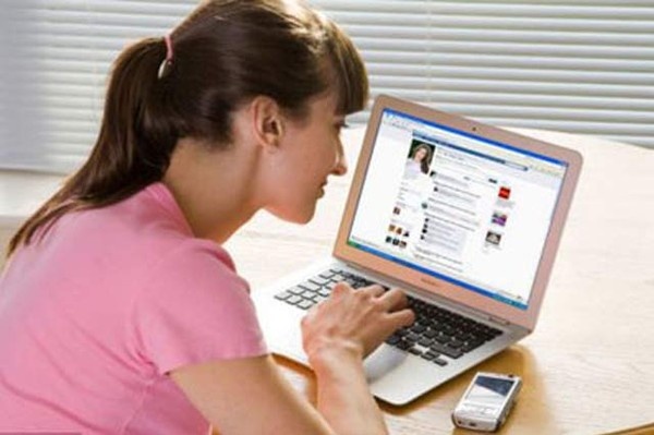 10 viec lam gioi tre co the thu suc tai Facebook hinh anh