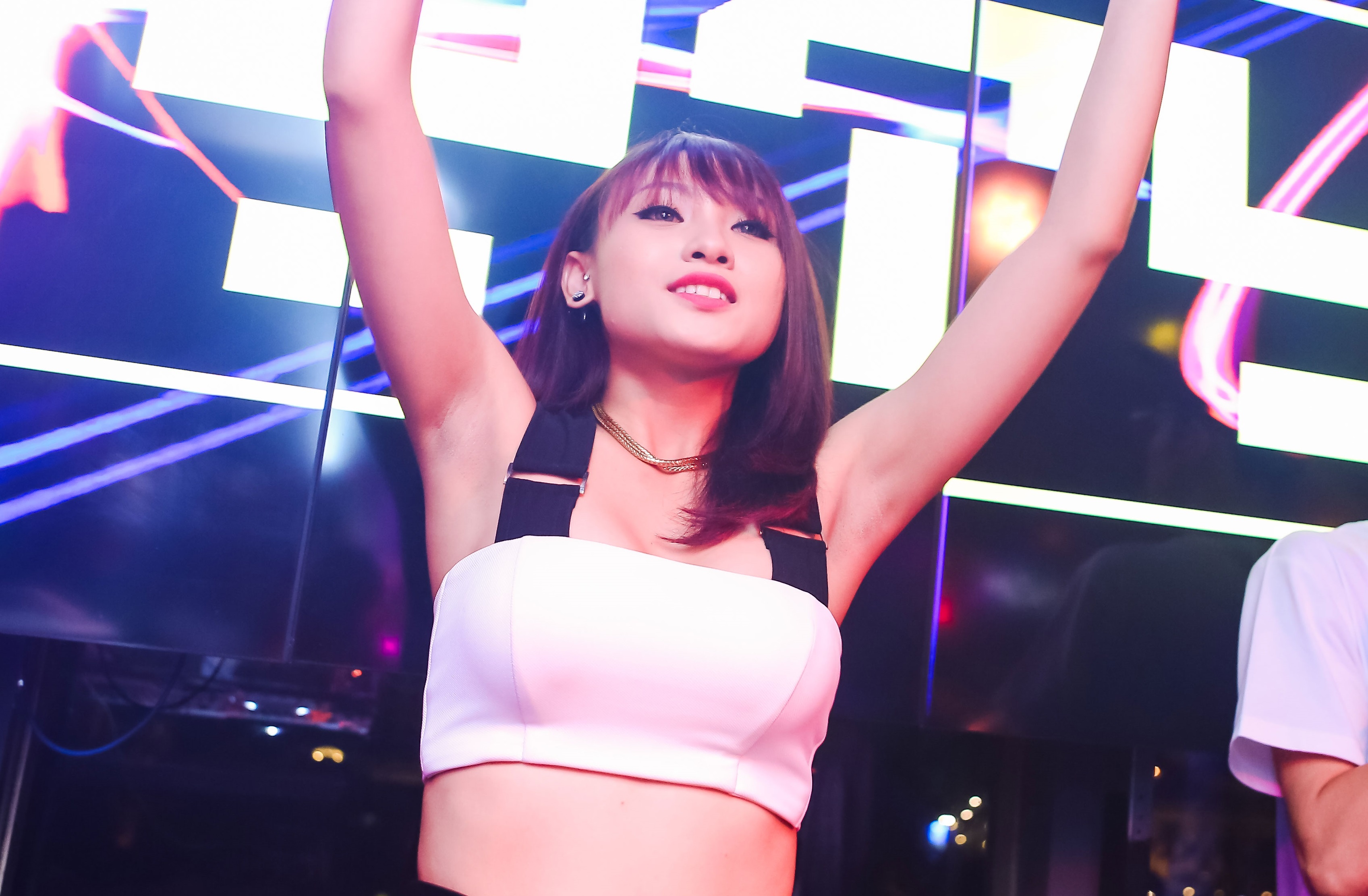 Clip DJ Ty Ty choi nhac tai Ha Noi hinh anh