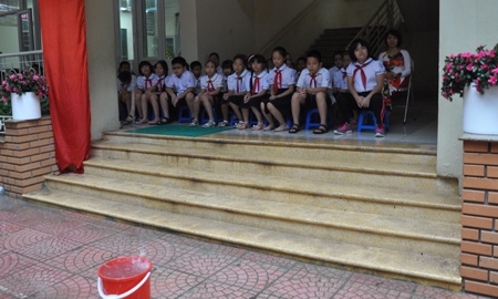 Khai giang ra sao neu troi mua? hinh anh