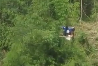 Hoc sinh den truong bang 