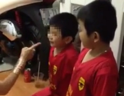 Clip di dao vao mat de day con tre khien dan mang hoang so hinh anh