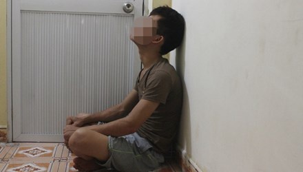 Bao dong tre bi khung hoang tinh than: Con phai ra di hinh anh