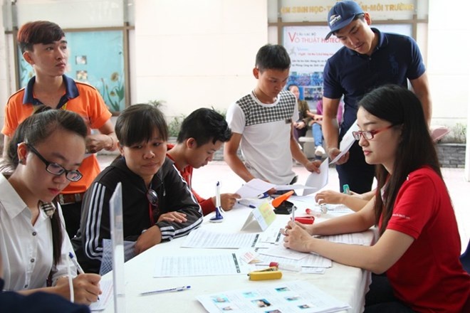 Tan sinh vien 'hoa mat' voi cac khoan phu phi khi nhap hoc hinh anh