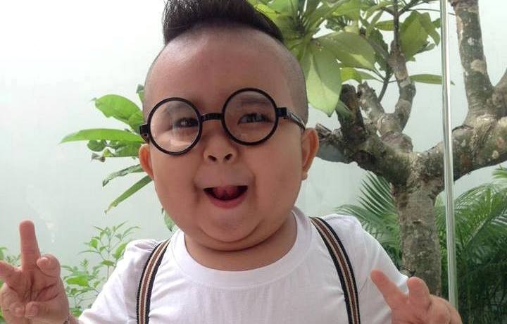 Cau be 4 tuoi o Sai Gon tro thanh hien tuong mang hinh anh