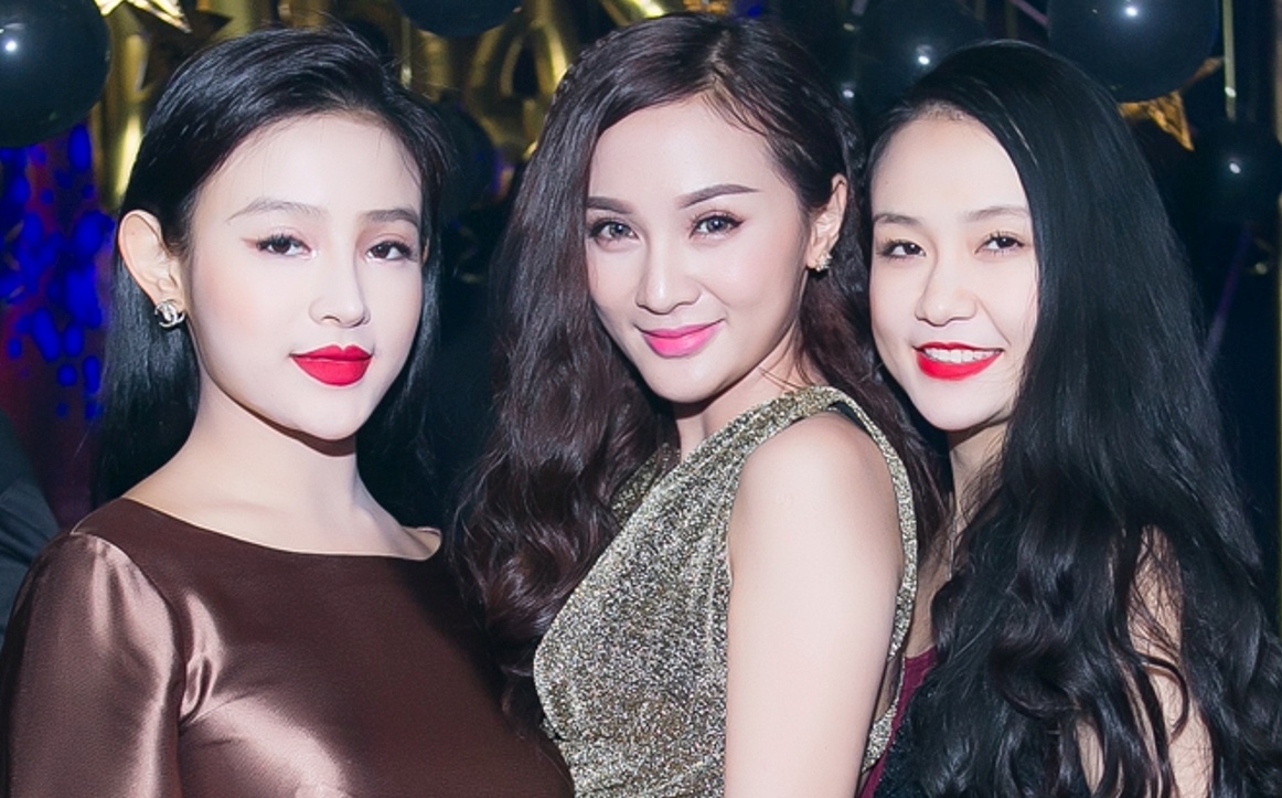 Dan hot girl den mung sinh nhat Kelly Nguyen hinh anh