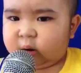 Ku Tin hat Hon Que trong dam cuoi cua di Ba hinh anh