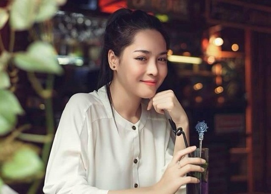 Gia canh kho khan cua hot girl tham my Viet hinh anh