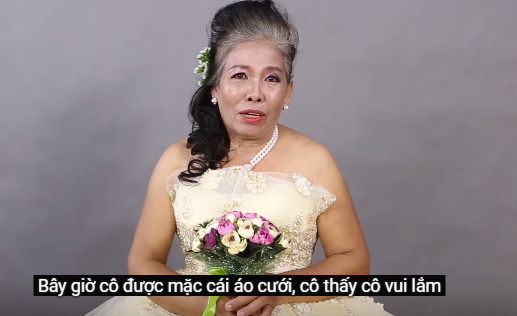 Nhung ong ba U70 bat khoc khi lan dau mac ao cuoi hinh anh