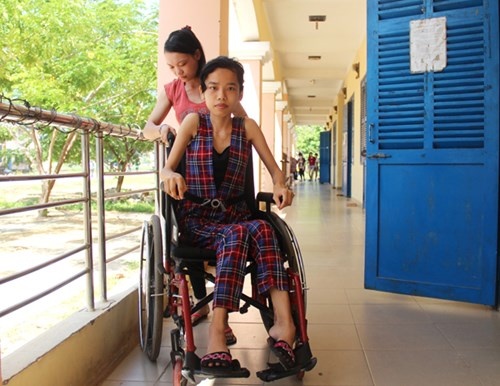 Nu sinh dat vo ngoi xe lan vao dai hoc hinh anh