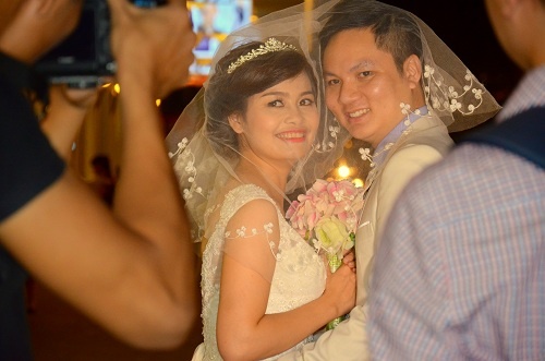 Mot san anh cuoi doc, la buoi dem cua uyen uong Ha thanh hinh anh