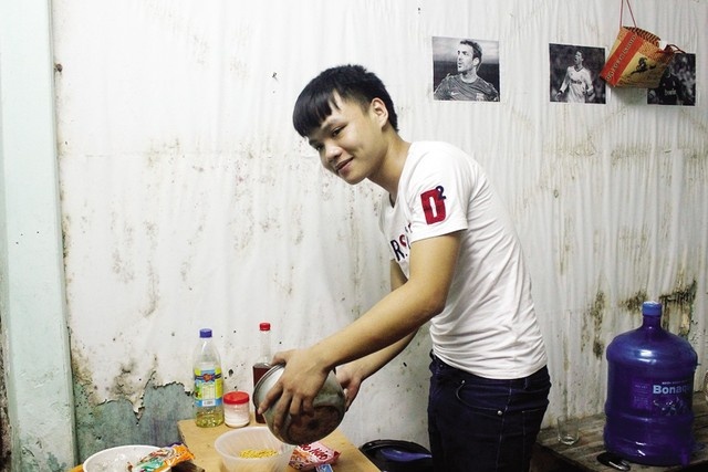 Sinh vien choang voi muc tang hoc phi hinh anh