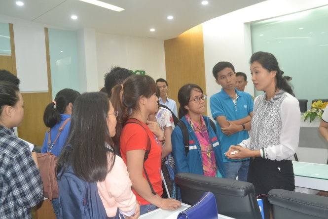 Viec ai nay lam, nhung khong phai co may vo tri hinh anh