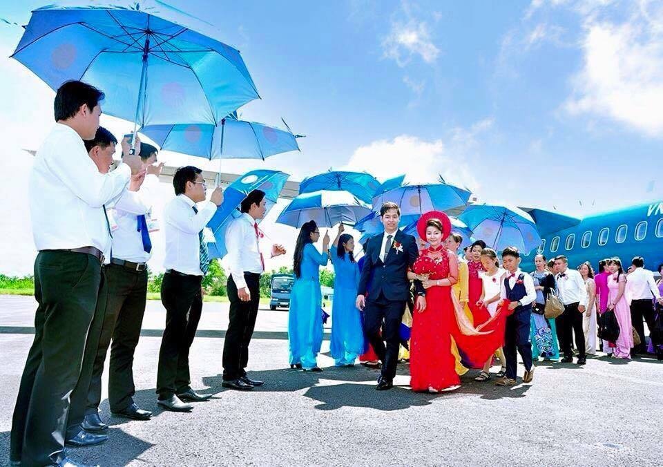 Cap doi ruoc dau bang may bay: 'Chung toi khong khoe me' hinh anh