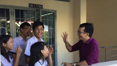 Thay co 'mach nuoc' hoc tro dung kenh khac thay Facebook hinh anh