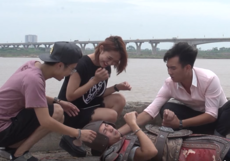 5S Online: Hot boy khien 4 thanh vien muon tu tu hinh anh
