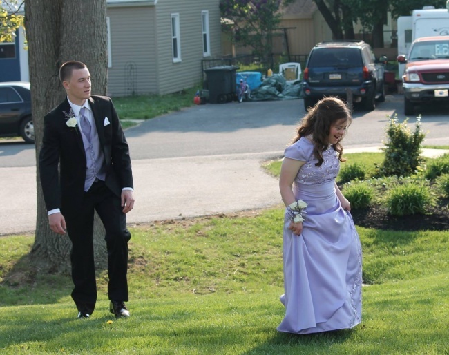 Loi hua cua chang trai voi ban gai mac hoi chung Down hinh anh