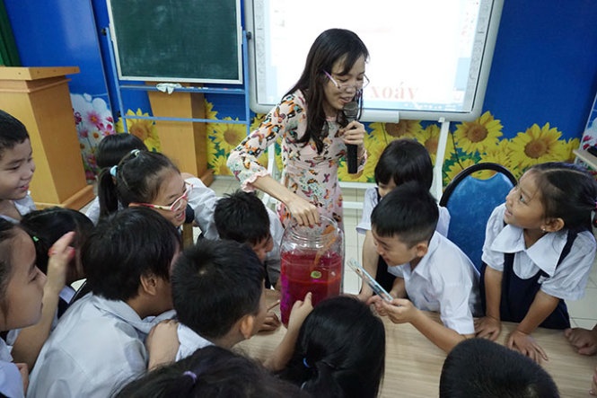 'Dung bat tre phai ngoi im nghe giang!' hinh anh