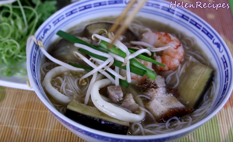 Ha Huyen huong dan lam mon bun mam hinh anh