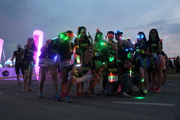 6.000 ban tre chay bo dem Prisma the night run 2015 hinh anh