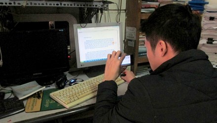 Ro dich vu mua ban luan van: Tien mat tat mang hinh anh