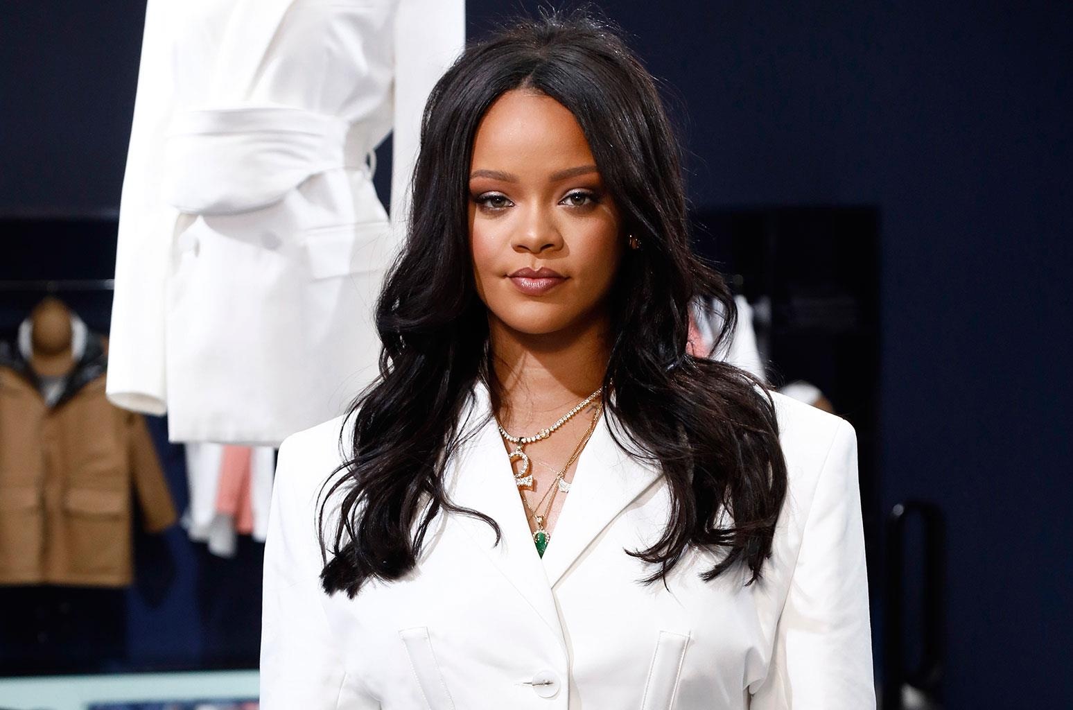 Rihanna xin loi vi den su kien o Han Quoc muon hon 2 gio dong ho hinh anh