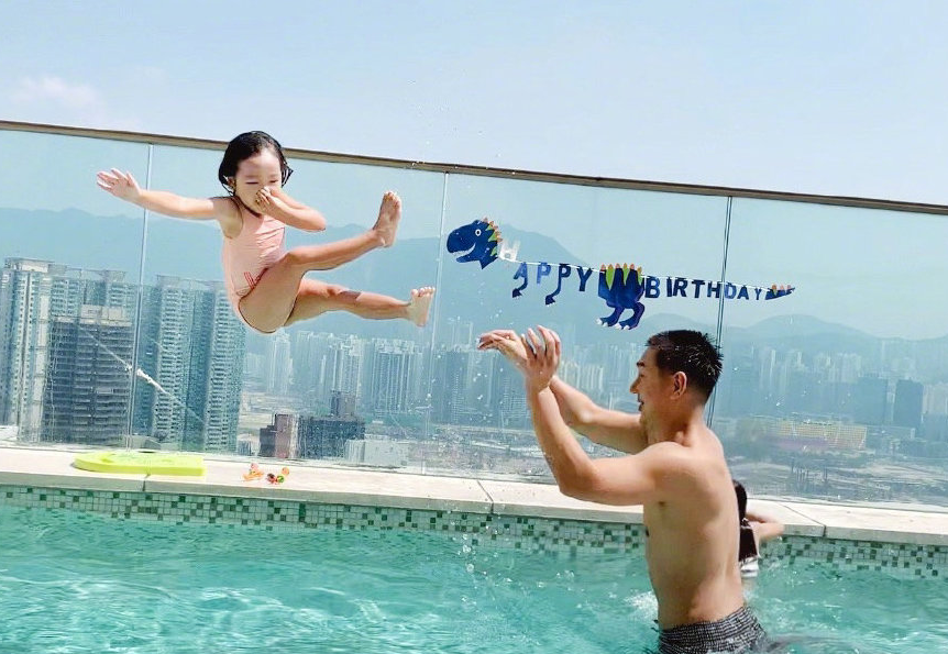 Tran Hao Dan khoe can ho sang trong anh 6