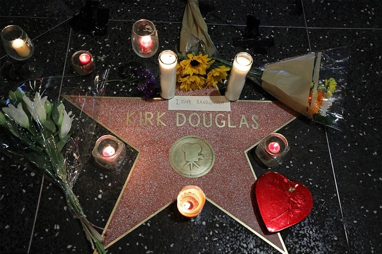 le tang tai tu Kirk Douglas anh 8