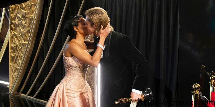 Brad Pitt om hon ban be tai tiec Oscar 2020 hinh anh