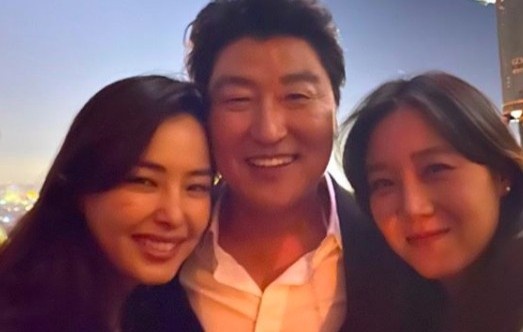 Hoa hau Honey Lee bi chi trich khi du tiec Ky sinh trung anh 2