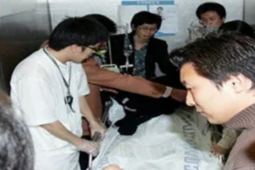 Thanh vien Super Junior suyt mat su nghiep vi tai nan hinh anh