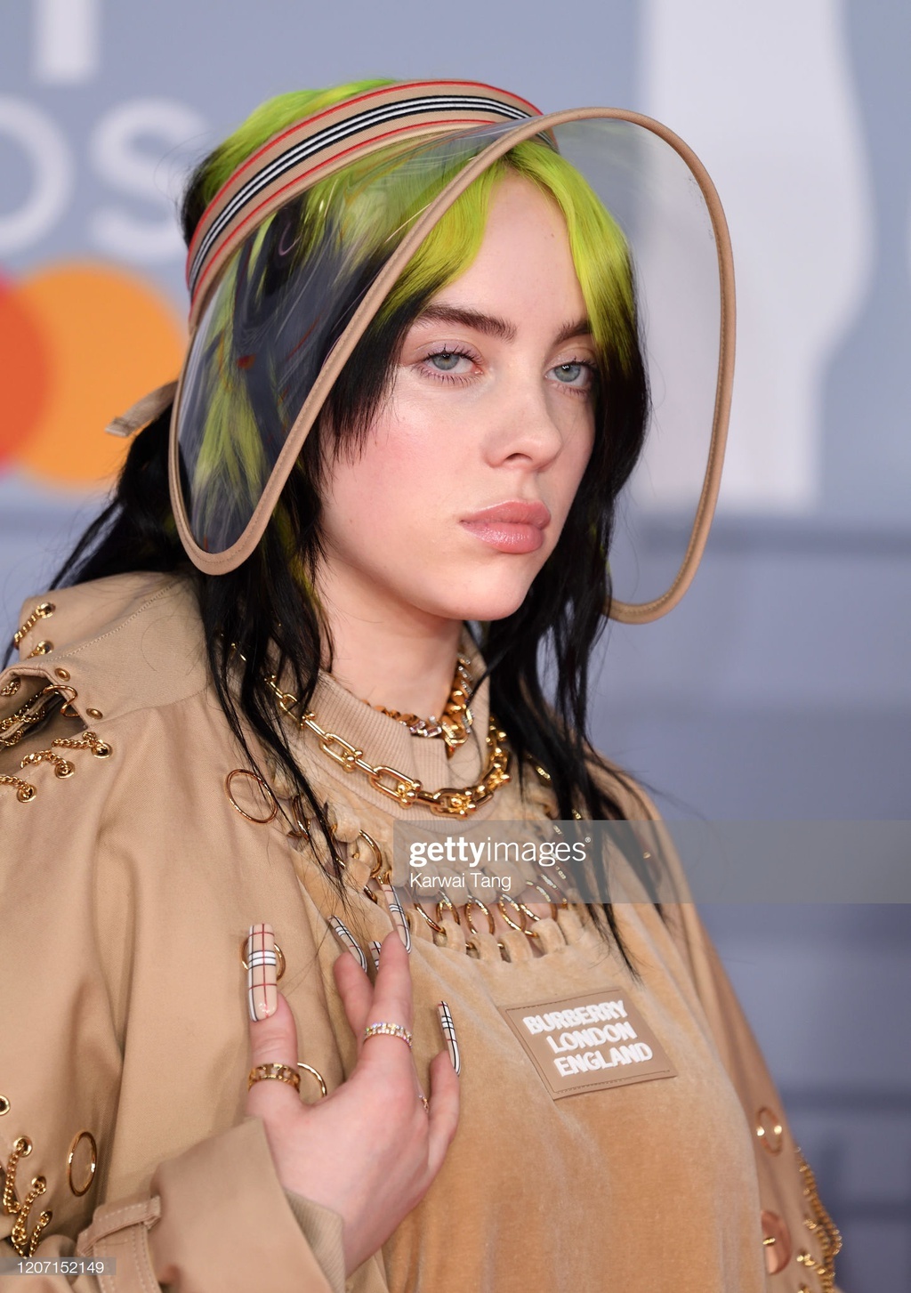 Billie Eilish bi khan gia ghet anh 2
