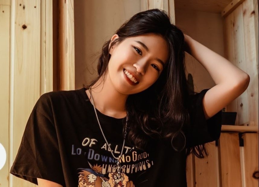 Hot girl 17 tuoi cua 'Hai phut hon': 'Toi khong thich showbiz' hinh anh