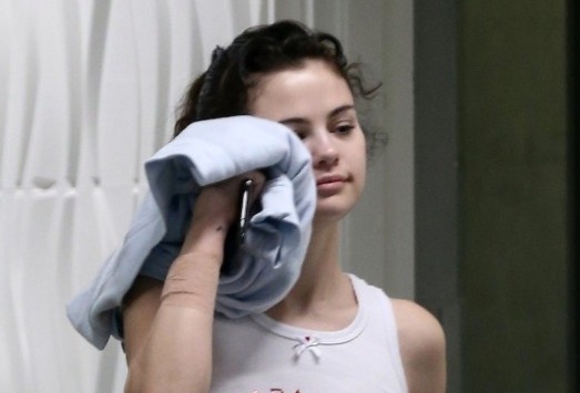 Selena Gomez de mat moc xuong pho hinh anh