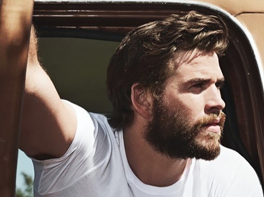 Liam Hemsworth chia se cach can bang cuoc song sau ly hon hinh anh