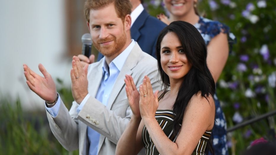 Sach he lo doi tu cua Harry va Meghan dat hang hinh anh