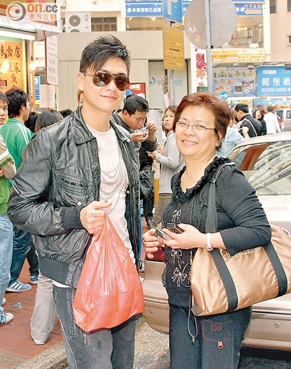 Huynh Tong Trach chia se cuoi vo anh 1