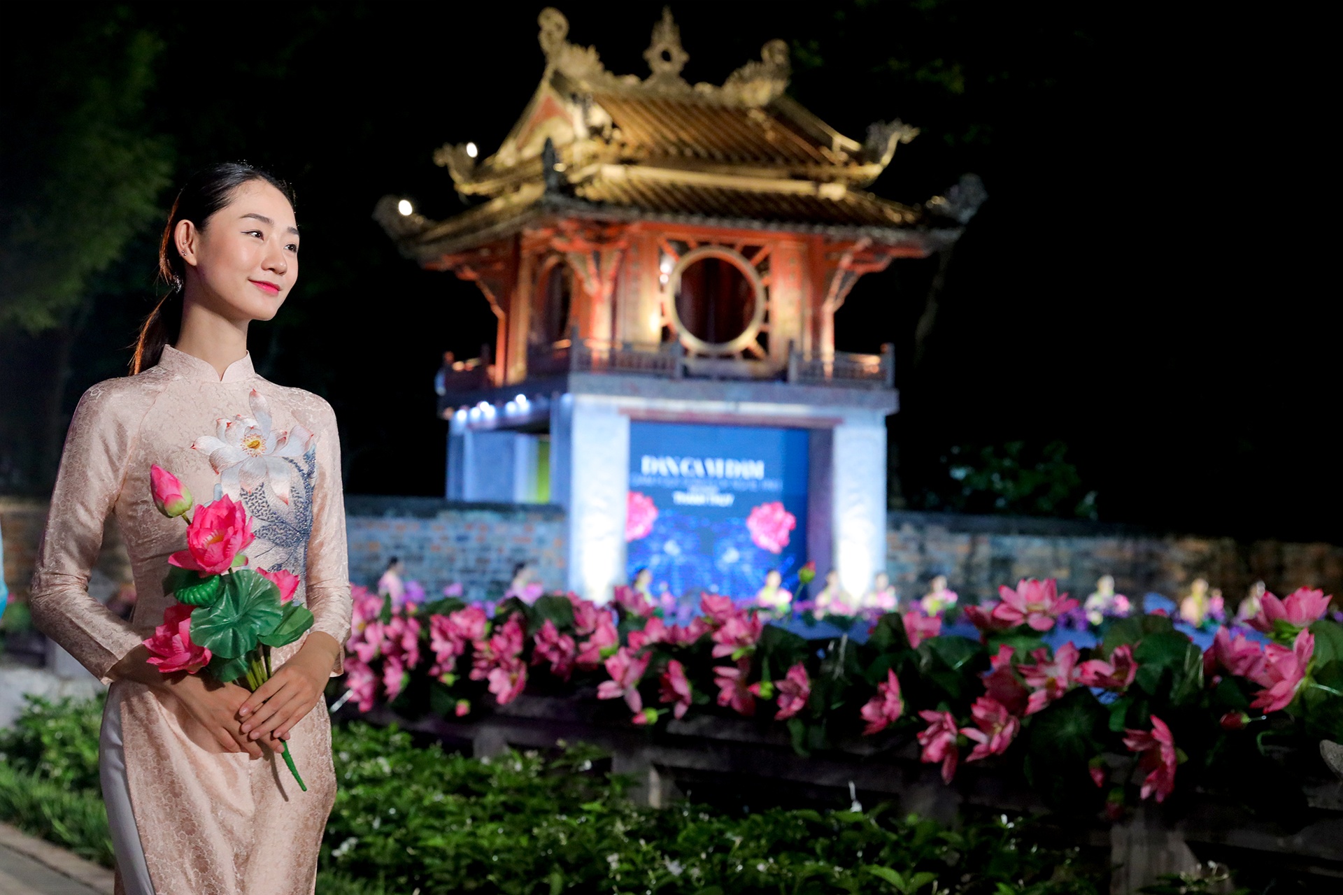 nguoi mau trinh dien 1000 bo ao dai anh 5